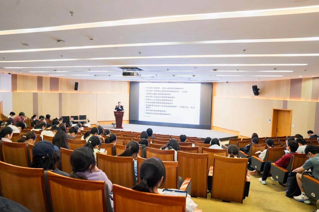 立足中国，放眼全球：bat365在线登录网站注册赠送36国际经济与贸易（国际经济学）专业推介会顺利举行